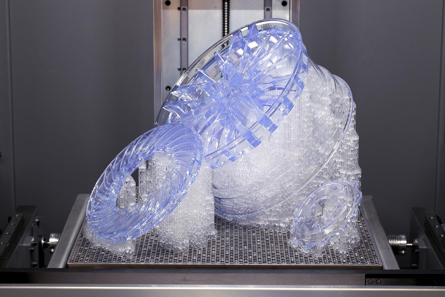 SLA printer printing transparent resin parts